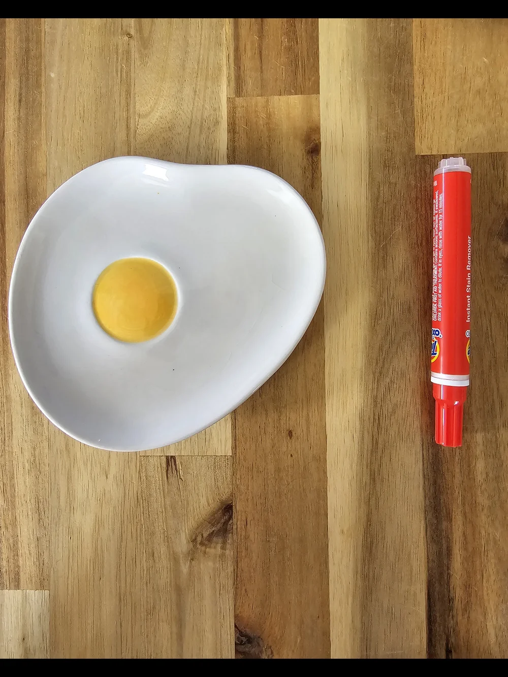 White Ceramic Egg-Yolk Accent Small Plate - Yellow Center